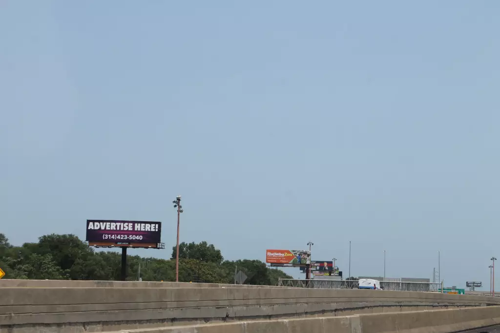 I-55/I-64 0.6 mi W/O I-55/I-64 merge NS, W/F