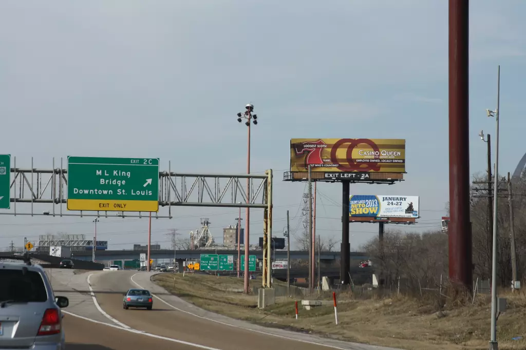 I-55/I-64 0.6 mi W/O I-55/I-64 merge NS, E/F