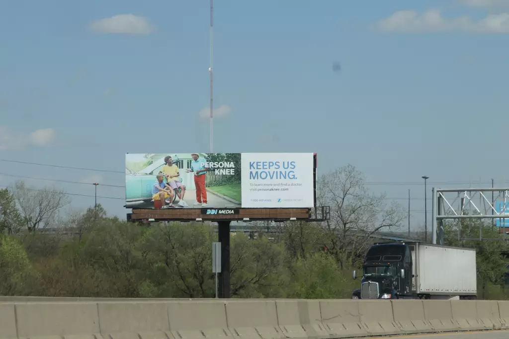 I-55/I-64 2.4 mi W/O I-55/I-64 merge NS, W/F