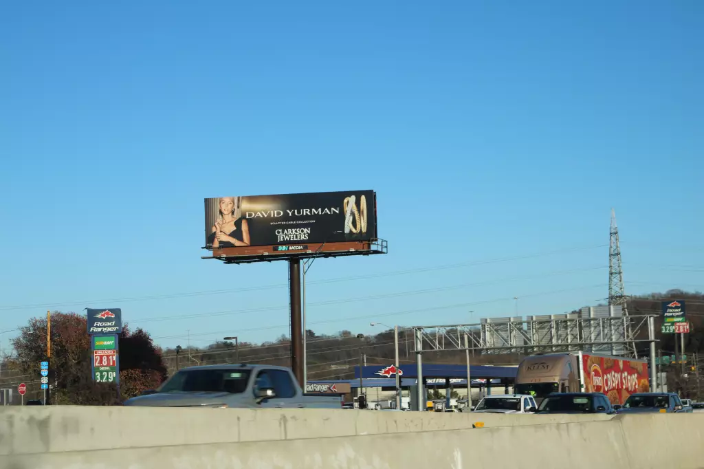 I-44 0.9 mi W/O I-270 Overpass NS, W/F