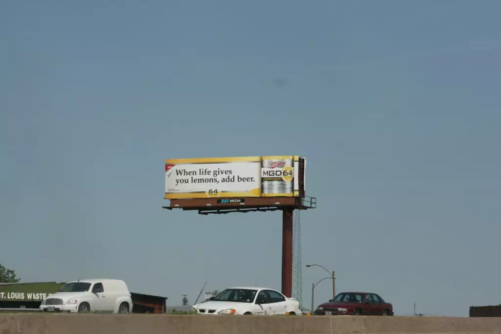 I-70 0.4 mi W/O Adelaide Avenue Exit #246-B NS, W/F