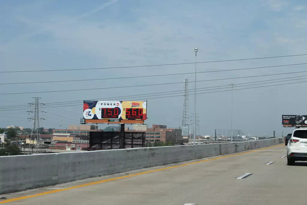 Hwy 40 1 mi E/O Jefferson Avenue Overpass SS, E/F