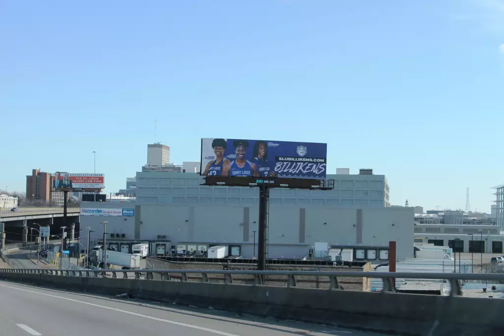 Hwy 40 1.2 mi E/O Kingshighway SS, W/F