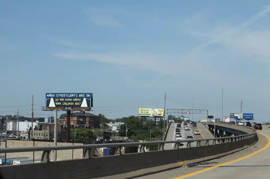 Hwy 40 1.2 mi E/O Kingshighway SS, E/F