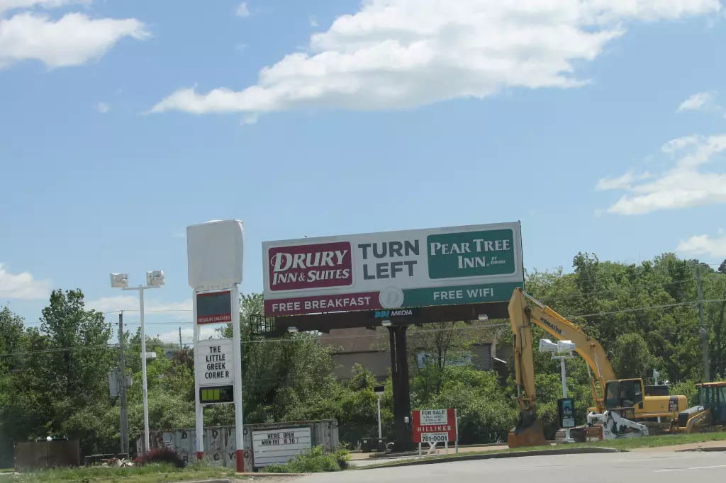 Bowles Avenue 750 ft S/O I-44 SS, N/F