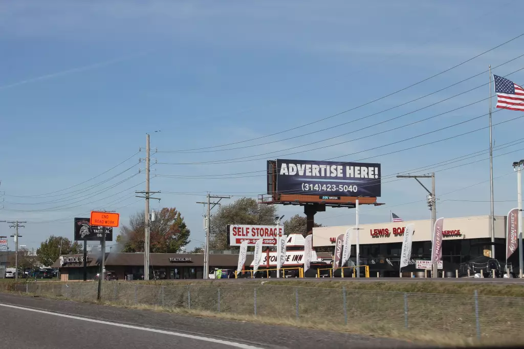 I-70 0.25 mi W/O Cave Springs Exit NS, E/F