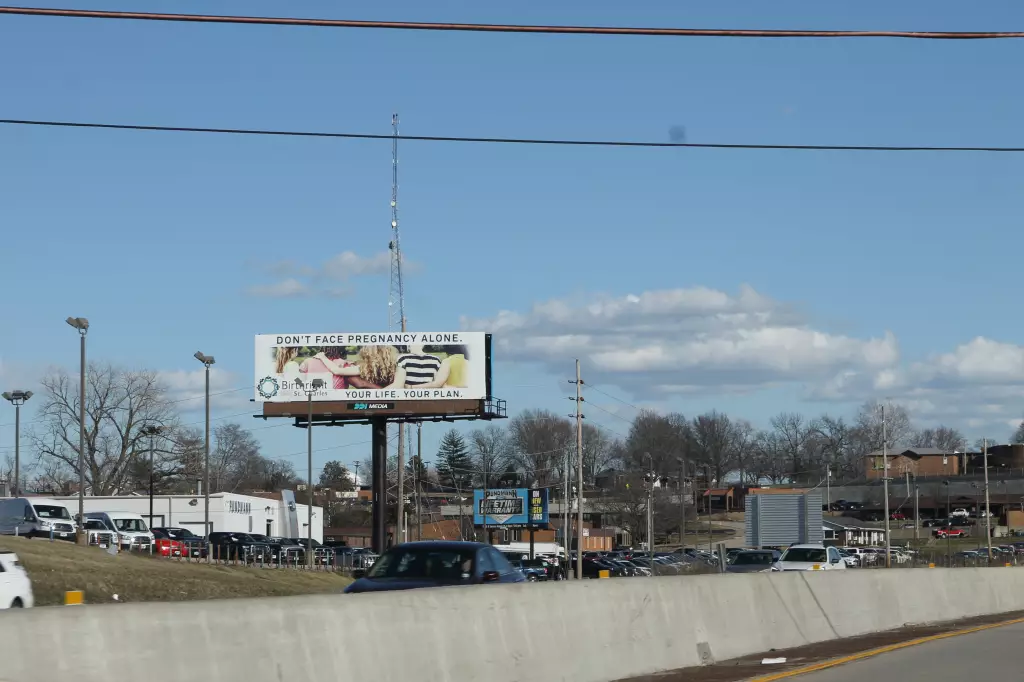 I-70 0.8 mi W/O Hwy 94, Exit #228 NS, W/F