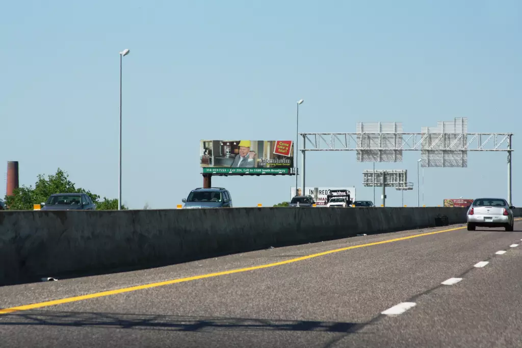 I-55 1 mi N/O 4500 South Broadway Exit ES, N/F