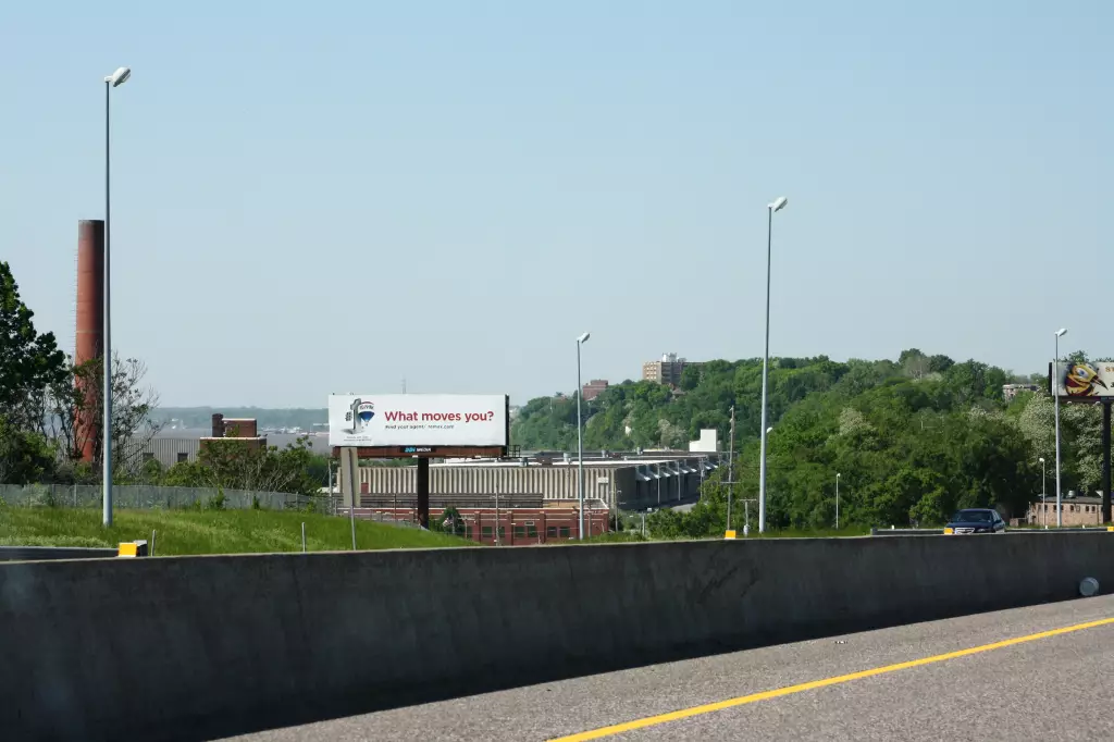 I-55 0.775 mi N/O 4500 South Broadway Exit ES, N/F