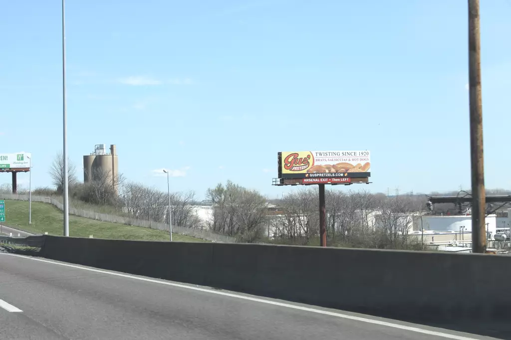 I-55 0.775 mi N/O 4500 South Broadway Exit ES, S/F