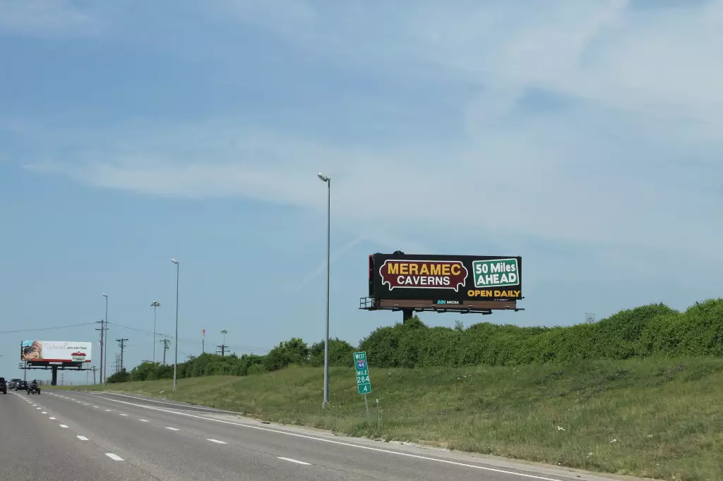 I-44 0.15 mi W/O Jamieson Avenue NS, E/F