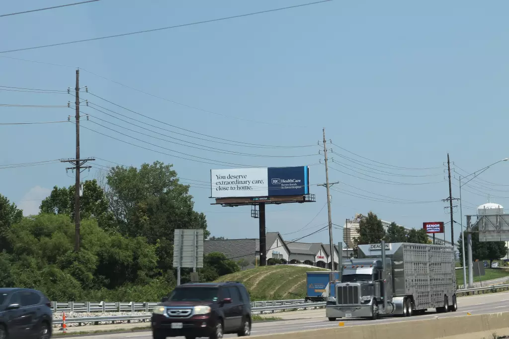 I-70 0.3 mi E/O T.R. Hughes, Exit #219 NS, W/F