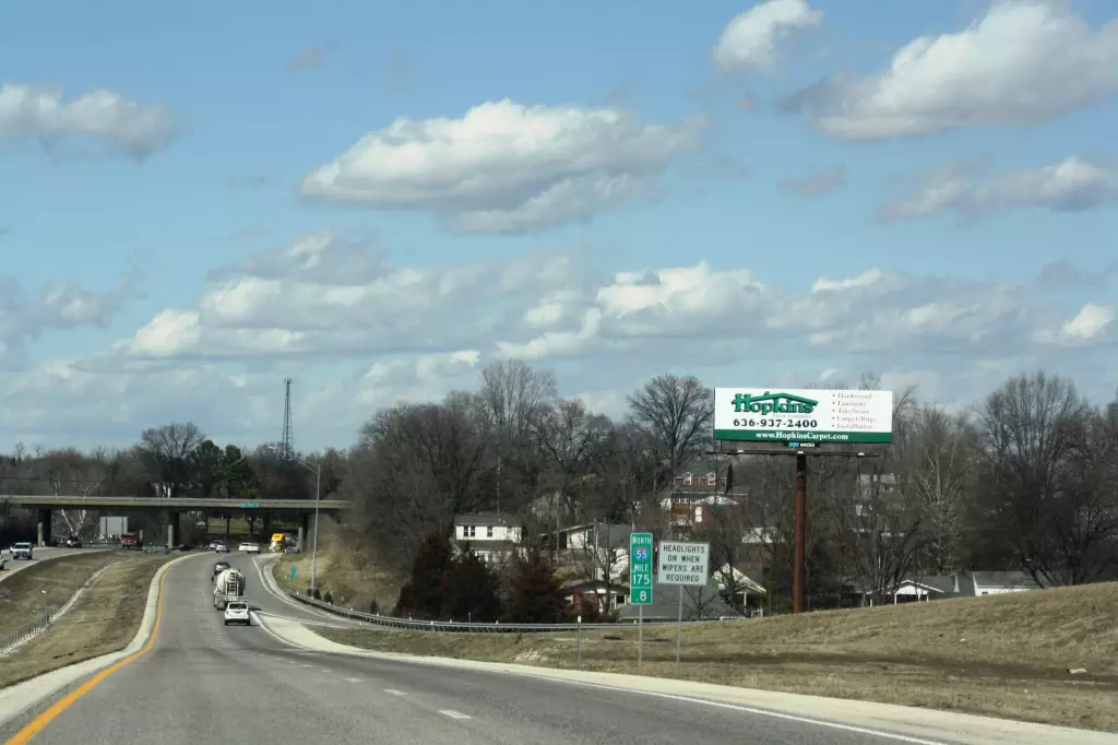 I-55 0.25 mi N/O Hwy A Overpass ES, S/F