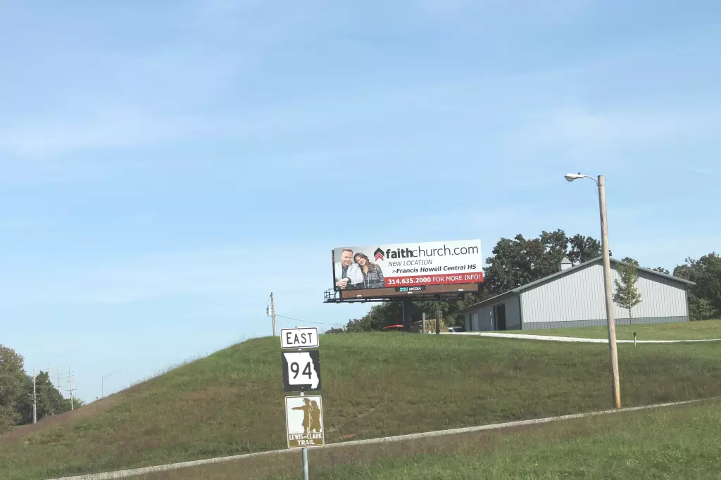 MO-94 0.3 mi N/O Hwy 40/I-64 ES, S/F
