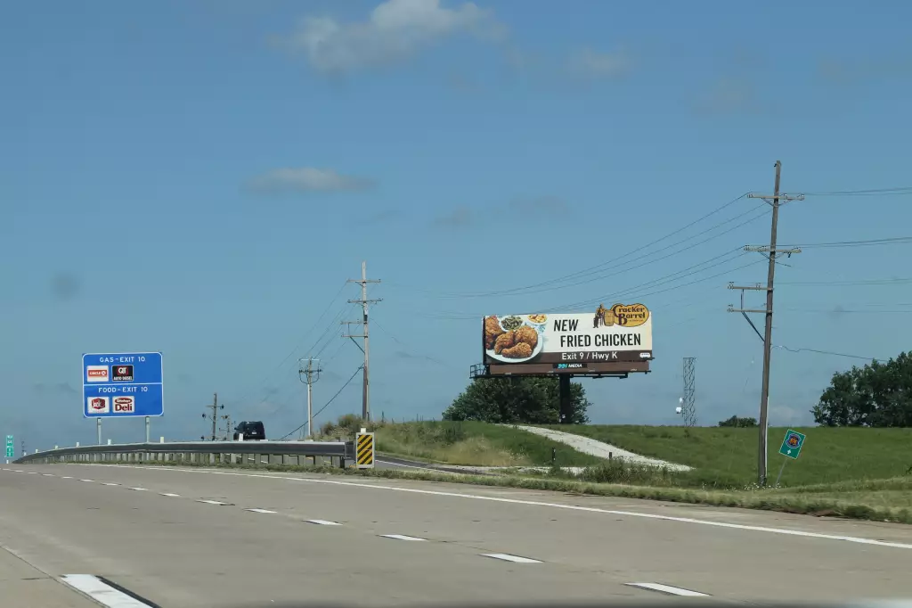 Hwy 40 900 ft E/O Hwy 94 NS, E/F