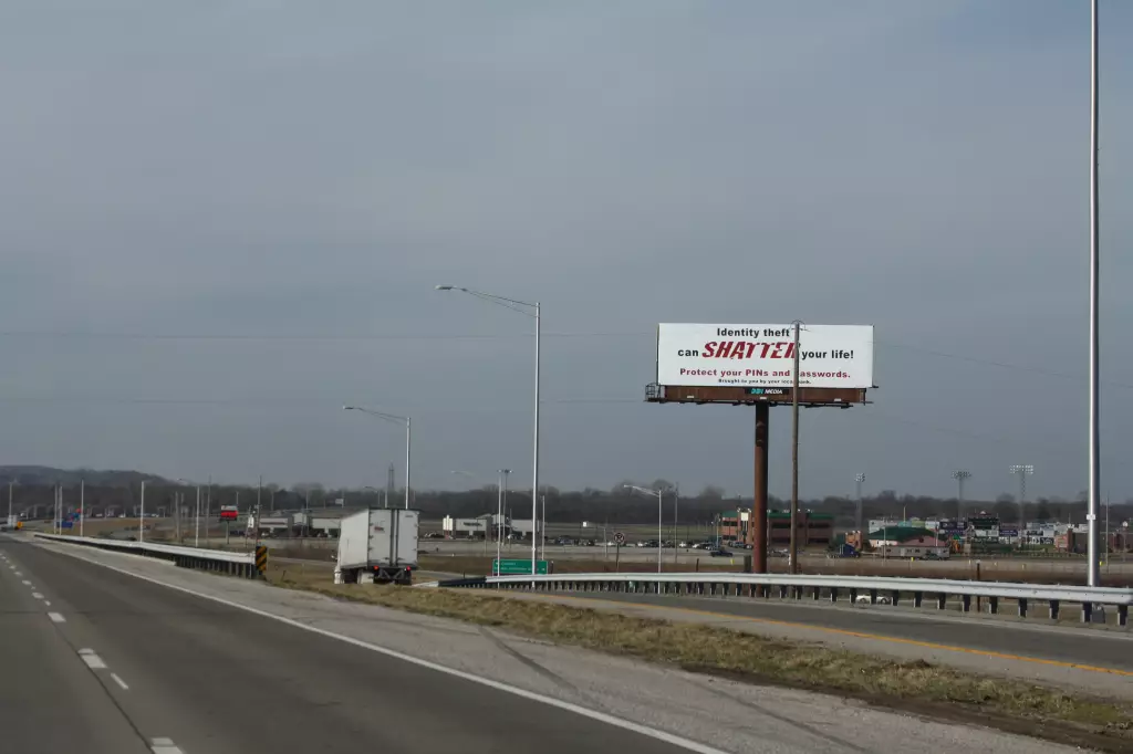 I-255 1.5 mi S/O Hwy 15 WS, N/F