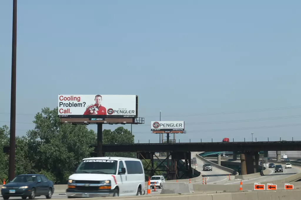I-55/I-64 2.3 mi W/O I-55/I-64 merge NS, W/F