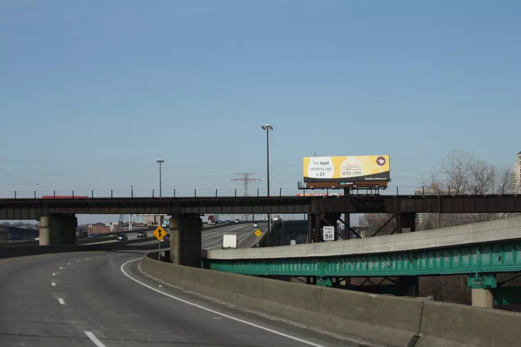 I-55/I-64 2.3 mi W/O I-55/I-64 merge NS, E/F