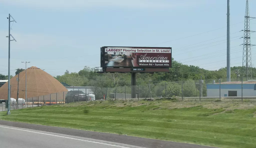 I-55 0.3 mi S/O Bayless Road ES, S/F