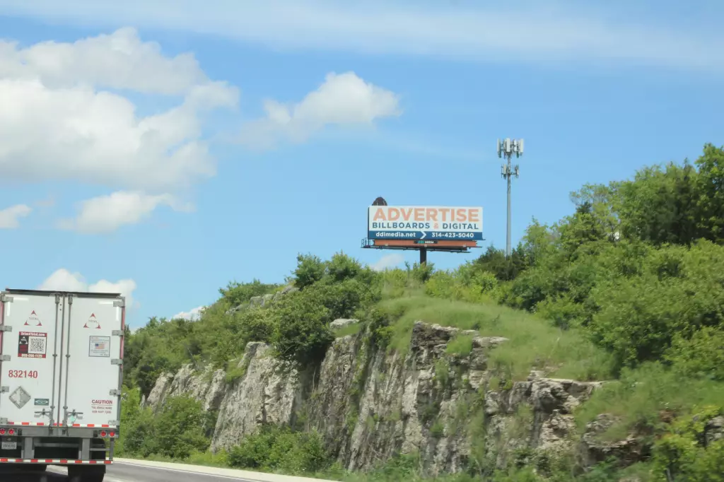 I-55 1 mi S/O Hwy M ES, S/F