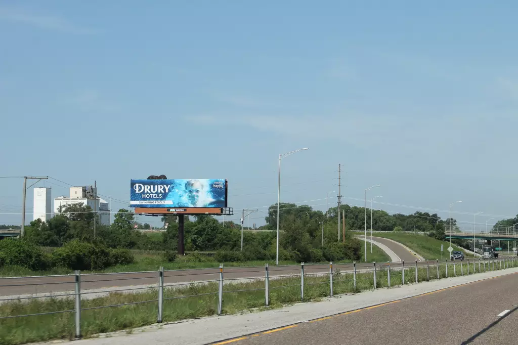 I-64 0.15 mi E/O Hwy 111 Overpass SS, E/F