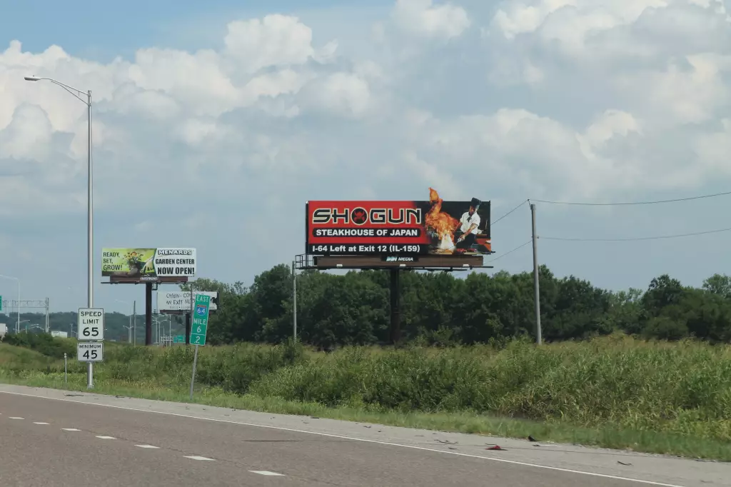 I-64 0.35 mi E/O Hwy 111 Overpass SS, W/F