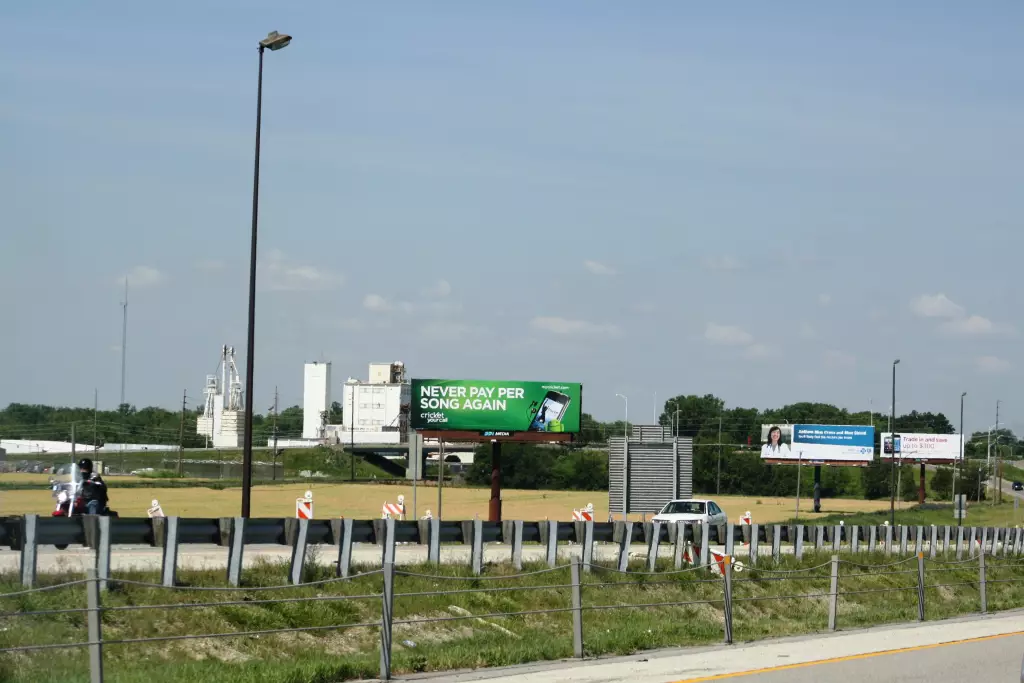 I-64 0.35 mi E/O Hwy 111 Overpass SS, E/F