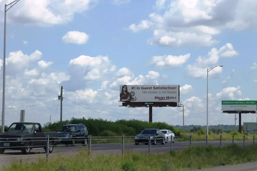I-64 0.35 mi E/O Hwy 111 Overpass NS, W/F