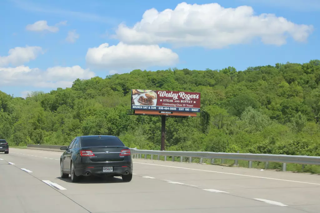 I-55 0.4 mi N/O Imperial/Main Overpass (Exit #186) ES, S/F