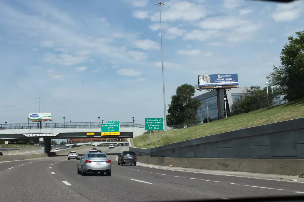 Hwy 40 0.4 mi E/O Kingshighway NS, E/F