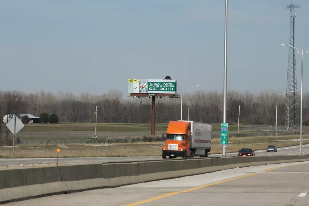 I-255 0.25 mi N/O Route 15 NWC, S/F