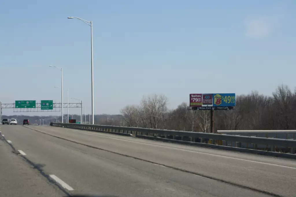 I-64 0.65 mi E/O Hwy 111 SS, W/F