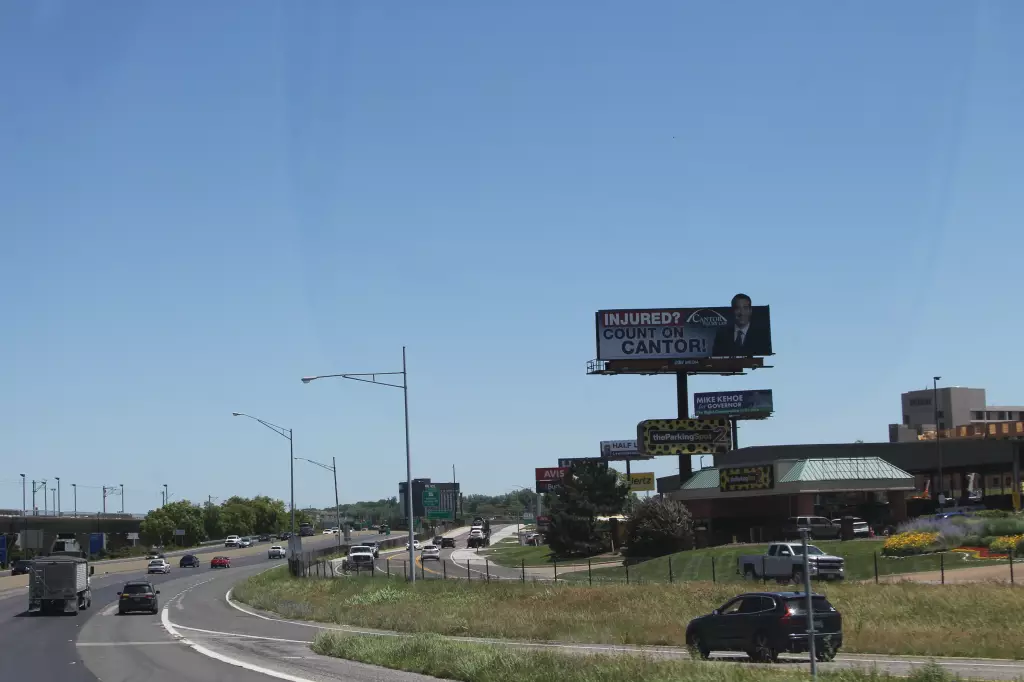 I-70 0.425 mi E/O St. Louis Lambert Airport Exit SS, W/F