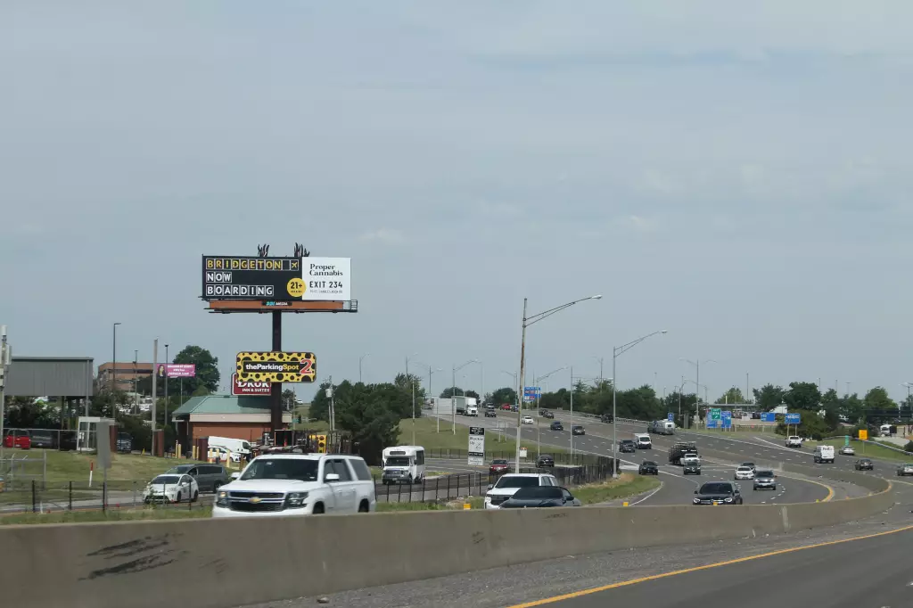 I-70 0.425 mi E/O St. Louis Lambert Airport Exit SS, E/F
