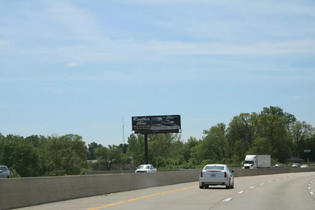 I-55 0.3 mi N/O Imperial/Main Overpass (Exit #186) ES, N/F