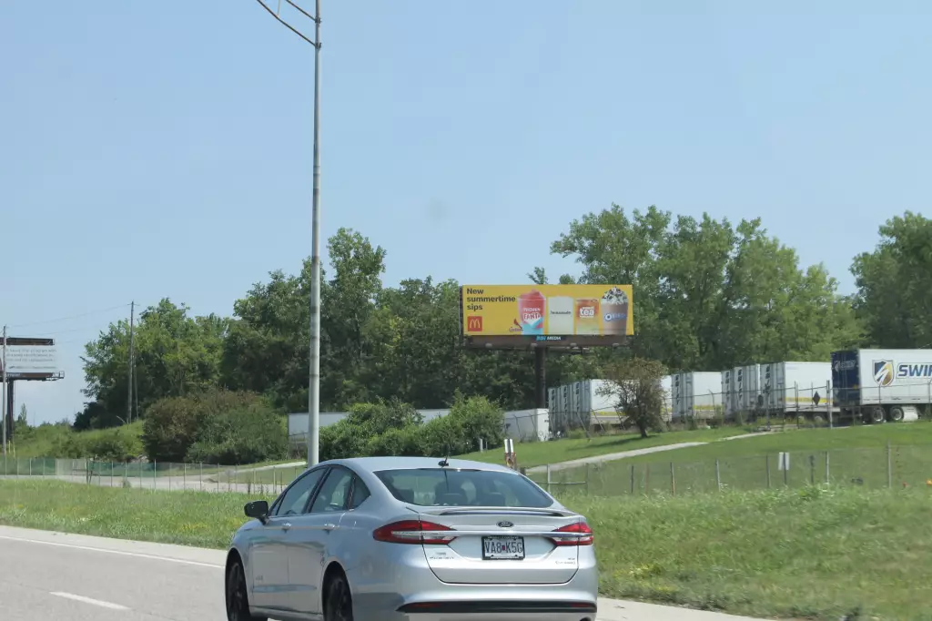 I-70 2000 ft E/O Earth City Expressway SS, W/F