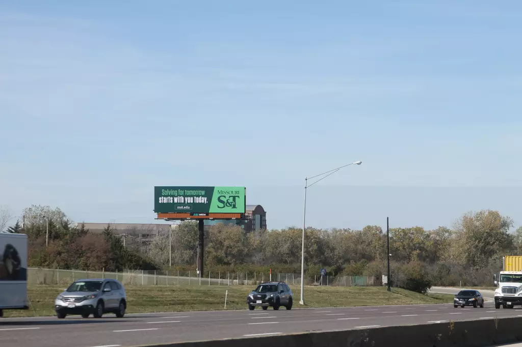 I-70 500 ft E/O Earth City Expressway SS, E/F