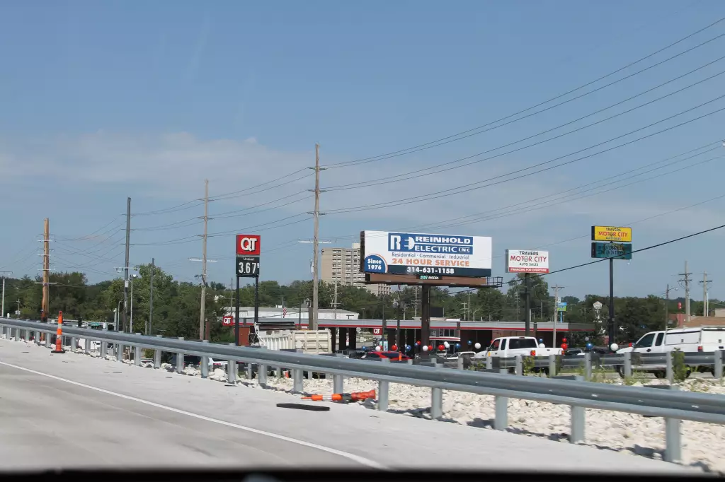 I-270 0.1 mi E/O New Halls Ferry Road NS, E/F