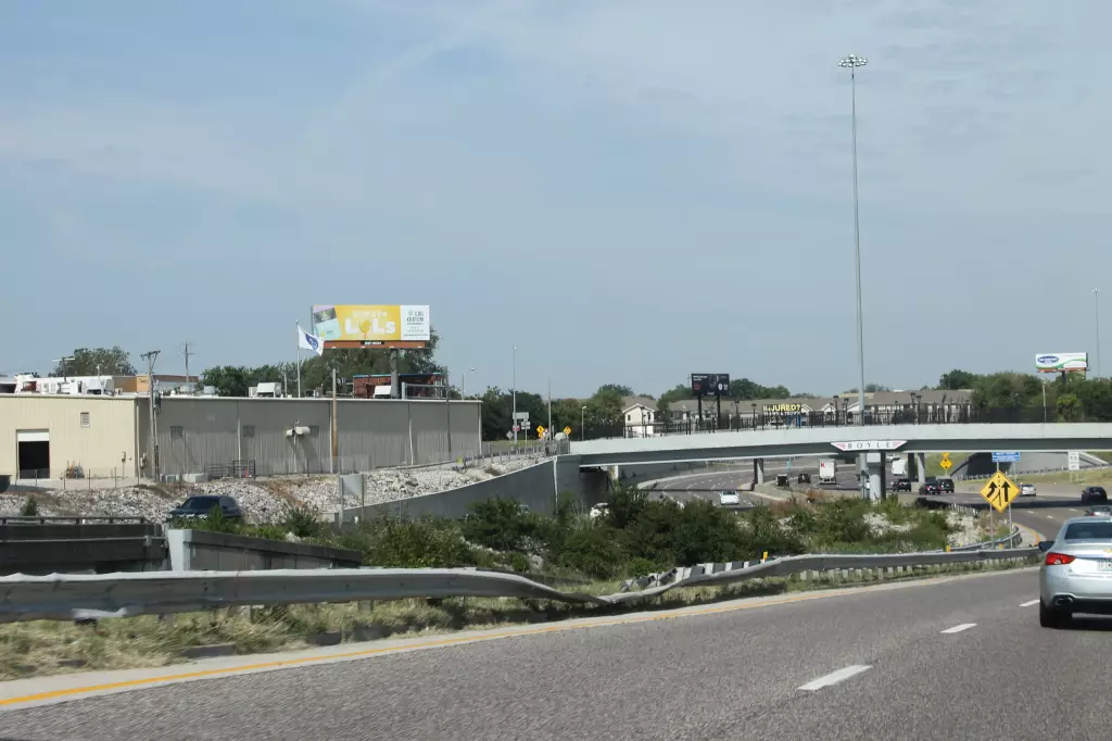 Hwy 40 0.6 mi E/O Kingshighway SS, E/F