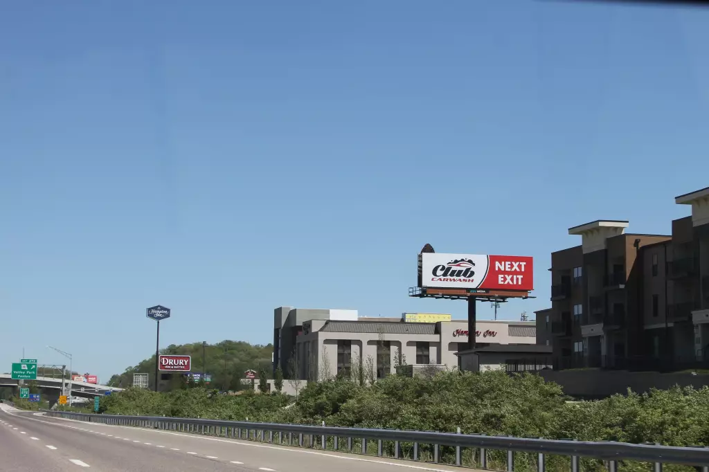 I-44 0.1 mi W/O Hwy 141 SS, W/F