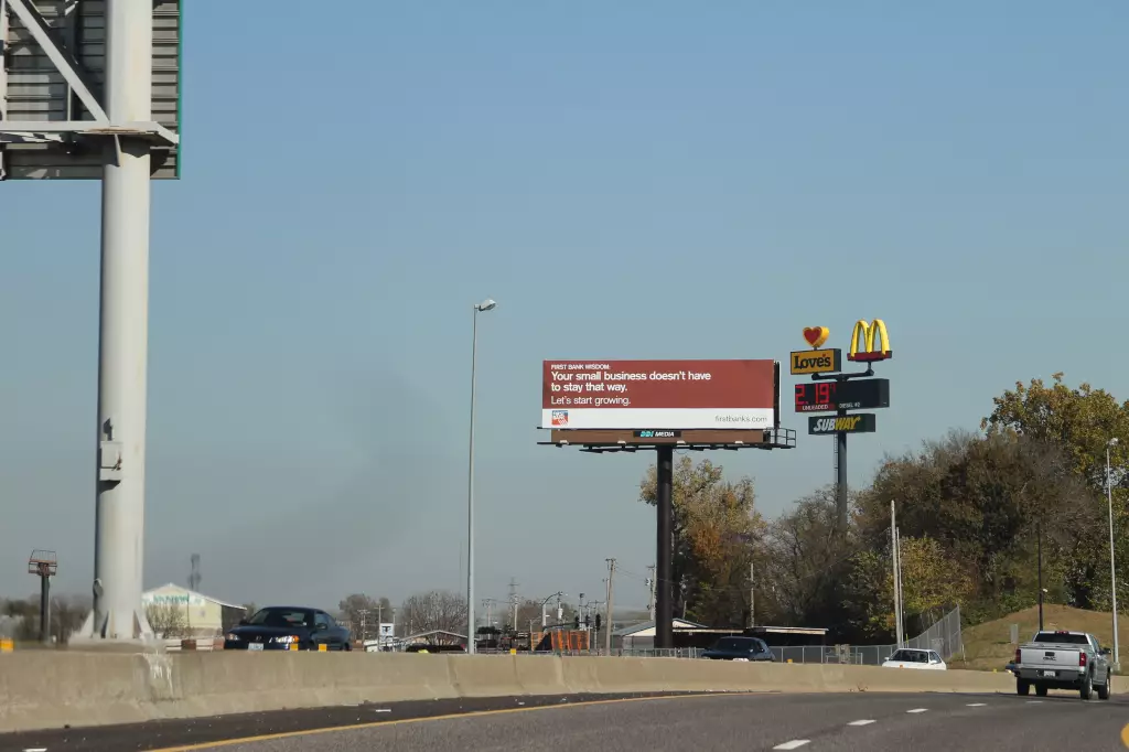 I-70 0.65 mi W/O Adelaide Overpass (Exit #246) NS, W/F