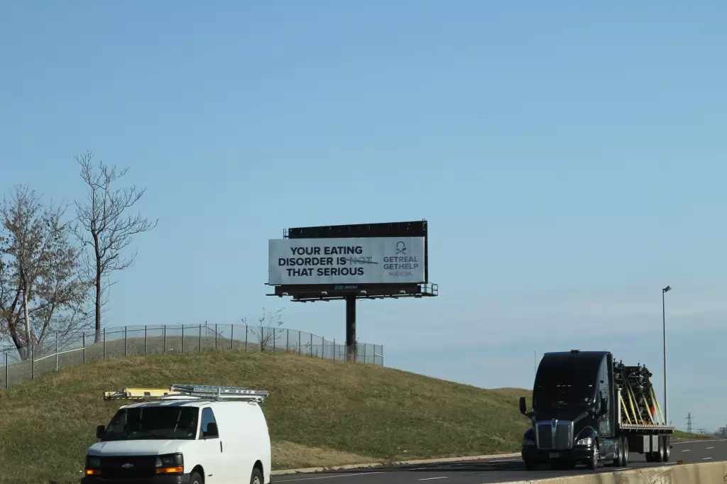 I-70 0.75 mi W/O Adelaide Overpass (Exit #246) NS, W/F