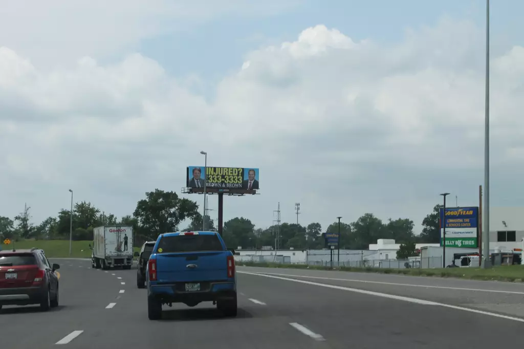 I-70 0.75 mi W/O Adelaide Overpass (Exit #246) NS, E/F