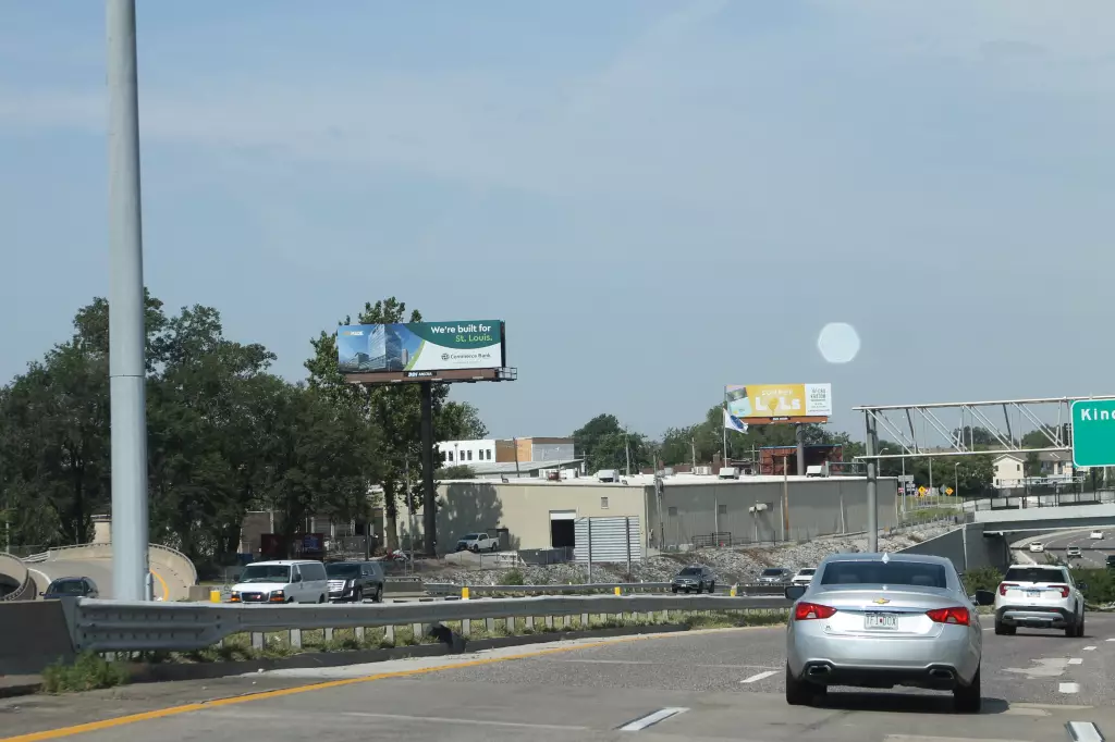 Hwy 40 0.7 mi E/O Kingshighway SS, E/F