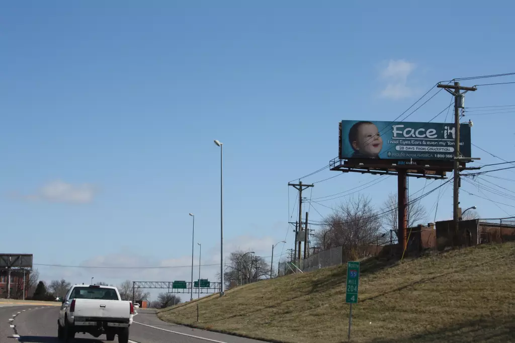 I-55 0.2 mi S/O South Broadway, Exit #204 ES, S/F