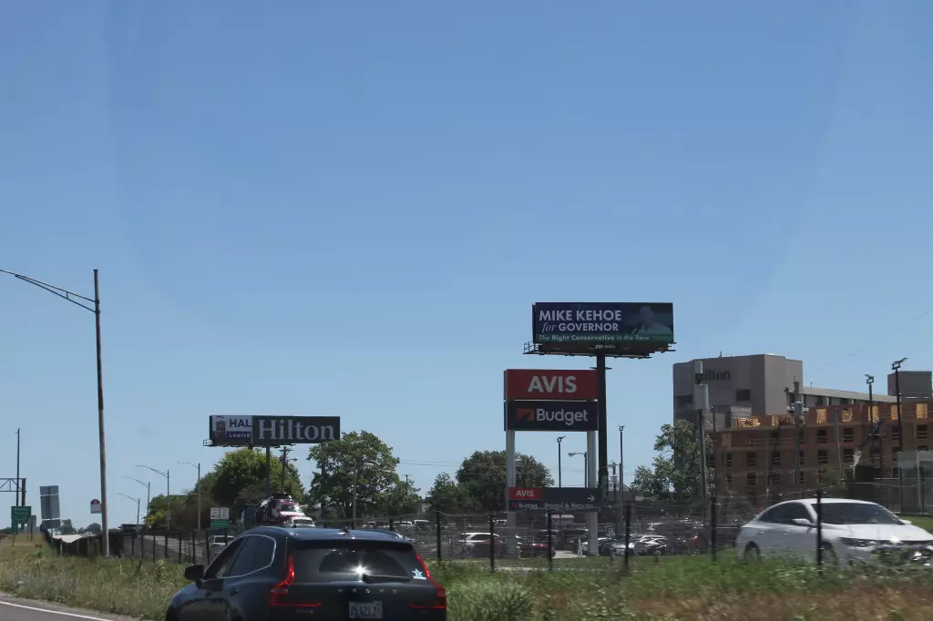I-70 0.55 mi E/O St. Louis Lambert Airport Exit SS, W/F
