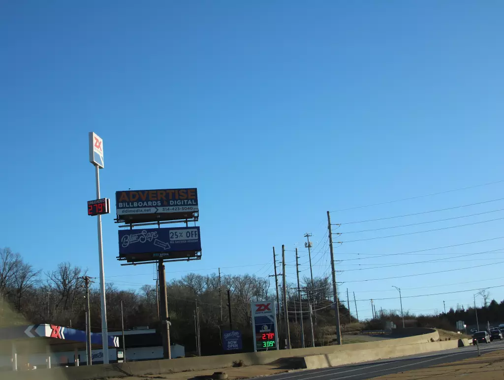 Hwy 141 0.1 mi S/O I-44 ES, N/F