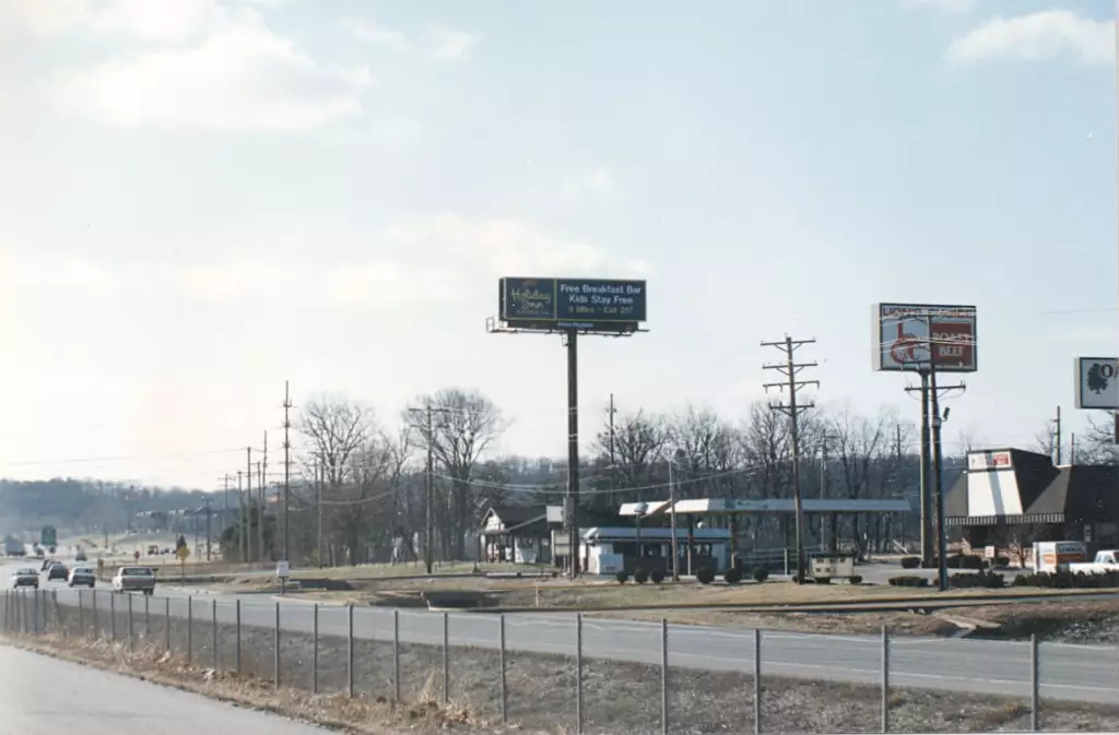 I-44 2.5 mi W/O Exit 264 NS, E/F