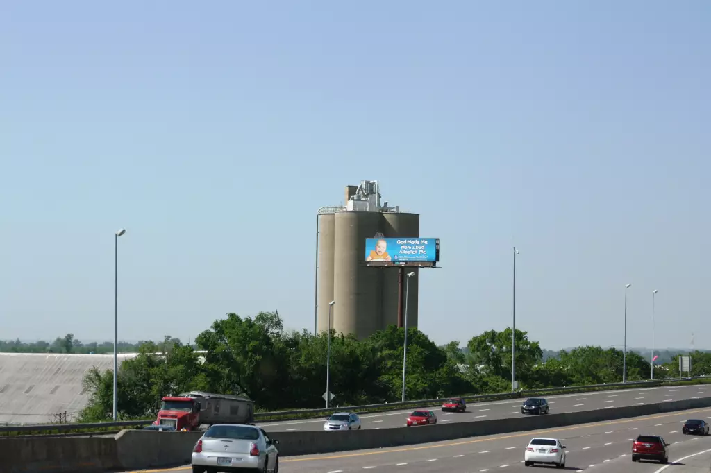 I-55 1.3 mi N/O 4500 S. Broadway, Exit #204 ES, N/F