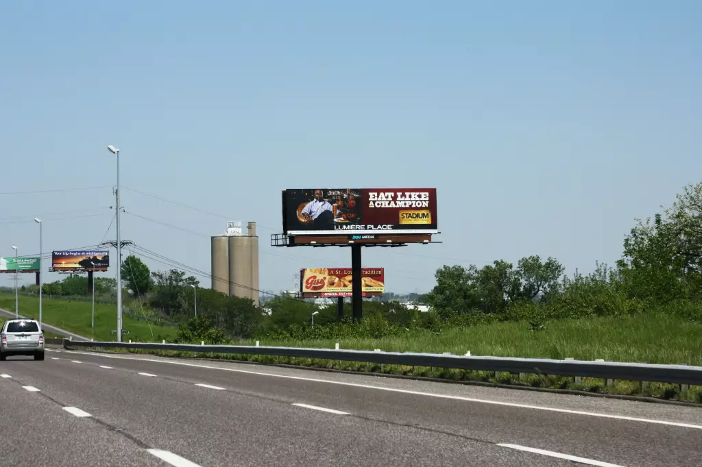 I-55 0.65 mi N/O 4500 South Broadway Exit ES, S/F